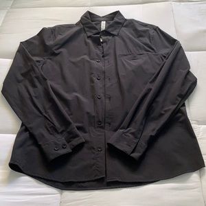 🌀Lululemon Long sleeve button down M Used